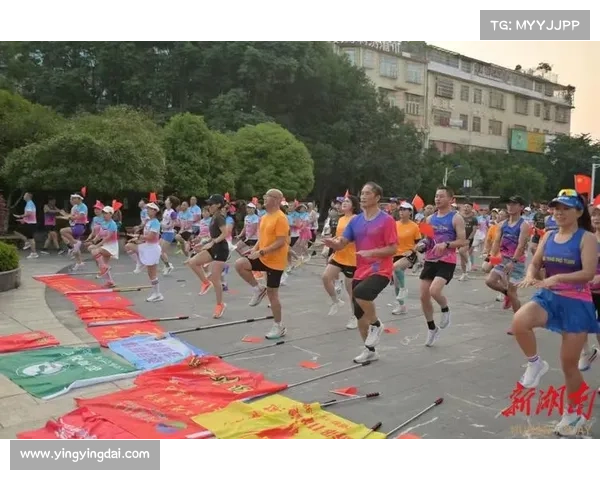 赛事包发放现场-赛事包发放现场选手踊跃领取装备气氛热烈洋溢期待 赛事包发放现场-赛事包发放现场选手踊跃领取装备气氛热烈洋溢期待